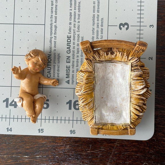 Fontanini by Roman, c1991 Nativity Scene, incl Baby Jesus, Mary, Joseph & manger - Picture 10 of 16